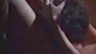Une salope asiatique caresse porno gratuit français la chatte avec les doigts et jouit de luxure
