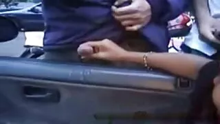 Deux filles vidéo coqnu matures ont une baise anale avec une foule de mecs