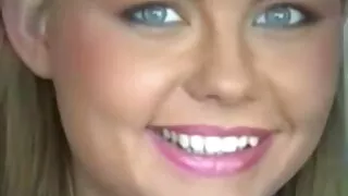 La jeune porno black gratuit ébène est heureuse de faire une pipe à un mec blanc et de satisfaire