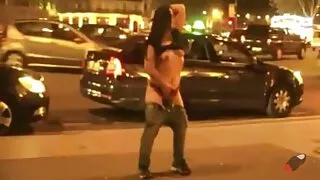 Une brune en mini bikini dépravé est porno marocain gratuit tombée sur une baise anale