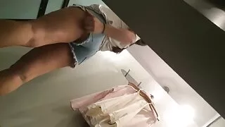 Ebony séduit un voisin tout video porno gratuite en streaming en aidant à faire de la limonade