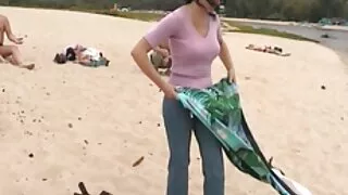 Belle fille asiatique donne une vidéo x gratuit douce pipe à son petit ami