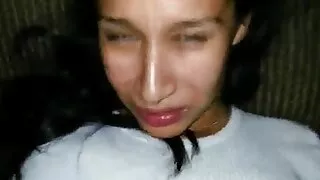 La magnifique grosse fille Kaden Kole se fait baiser goulûment film porno poilu par un homme noir