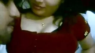 Modèle rousse youpor gratuit avec gode dans la fente donne pipe à un ami