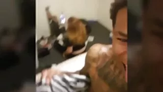 La dépravée Melissa Moore se fait brutalement baiser par un homme noir sur le le film xxx canapé