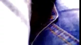 Une jeune salope est tombée sur un énorme xxx femme phallus d'ébène noir
