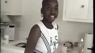 Vilaine fille ragazza suce la gratuit xxx bite d'un mec et la pose devant la caméra