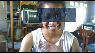 L'entraîneur est heureux de baiser une blonde âgée directement sur vidéo hard gratuit le sol