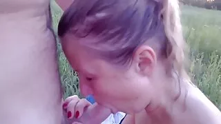 Une superbe brune s'est déshabillée et films porno hard a commencé à se livrer à sa débauche