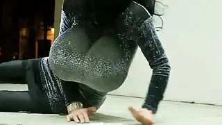 Sur la terrasse des noirs avec des salopes blanches pratiquant un Gangbang sale video x gratuite