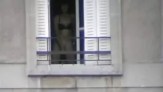 Un homme brûlant qui chatte poilus baise dynamiquement le pubis poilu de dominatrix