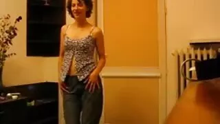 Une femme image porno gratuit d'ébène envahie par la végétation a organisé une baise de groupe avec de jeunes hommes décrépits
