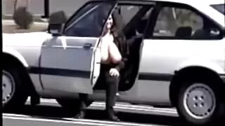 Femme au foyer a enlevé coqnucom le bikini et a pris la masturbation du vagin